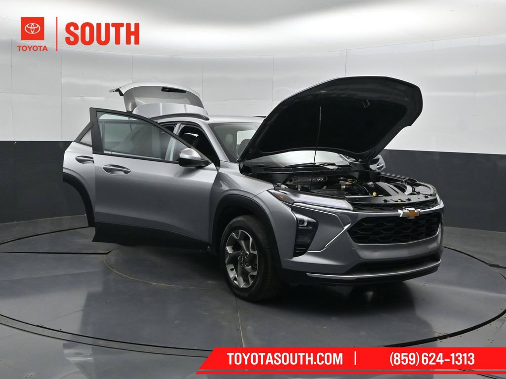Used 2025 Chevrolet Trax LT w/ LT Convenience Package FWD image 55