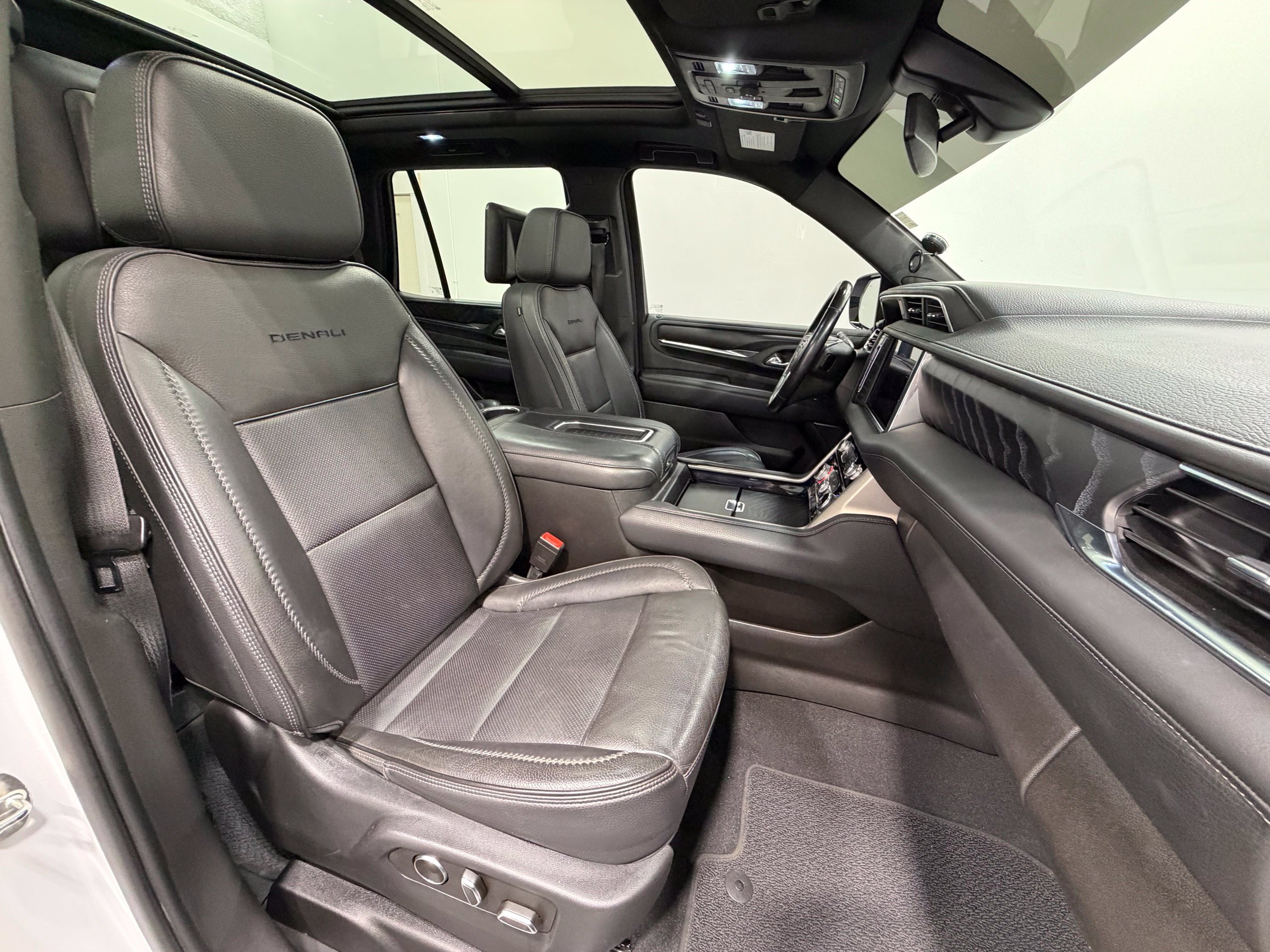 Used 2021 GMC Yukon Denali AWD/4WD image 40