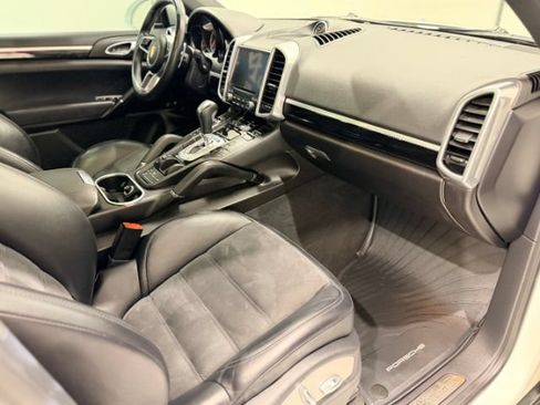 Used 2018 Porsche Cayenne Platinum Edition AWD/4WD image 33