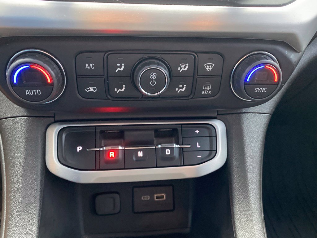 Used 2022 GMC Acadia SLE w/ Driver Convenience Package FWD image 17