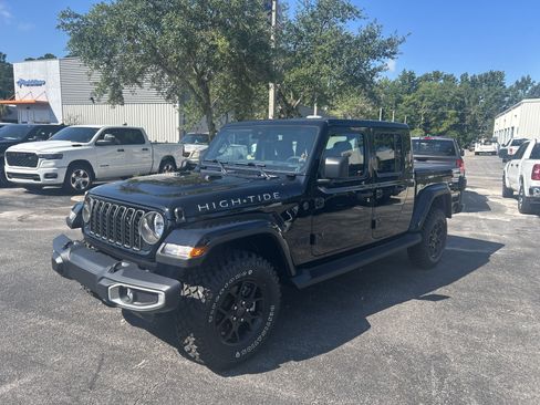 New 2025 Jeep Gladiator Sport image 3