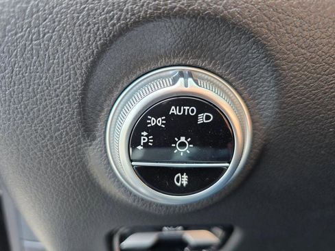 Used 2025 Mercedes-Benz C 300 4MATIC Sedan image 32