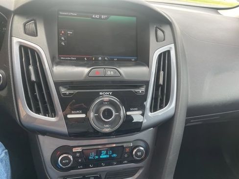 Used 2014 Ford Focus Titanium FWD image 39
