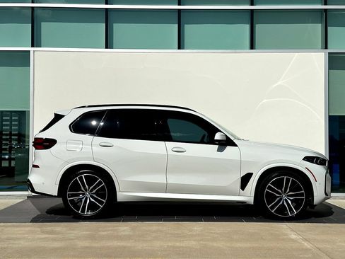 Used 2024 BMW X5 xDrive40i w/ Executive Package AWD/4WD image 3
