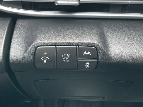 Used 2023 Hyundai Elantra Limited image 14