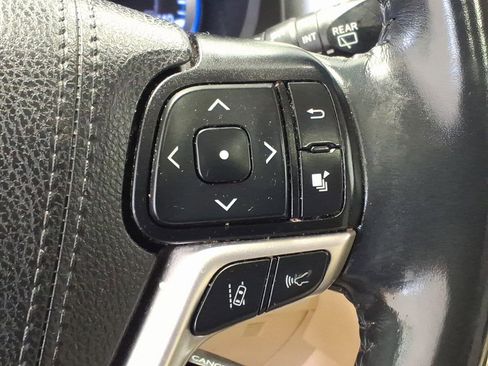 Used 2019 Toyota Highlander XLE image 12