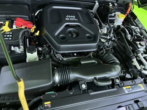 Used 2022 Jeep Wrangler Unlimited Sahara AWD/4WD image 30