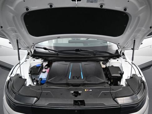Used 2024 Hyundai Ioniq 5 Limited image 39