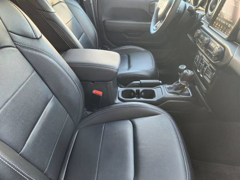 Used 2023 Jeep Wrangler Unlimited Sahara AWD/4WD image 19