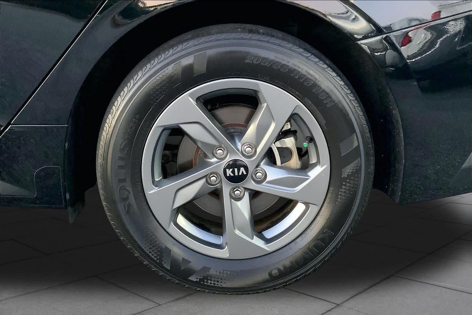 Used 2021 Kia K5 LX FWD image 10