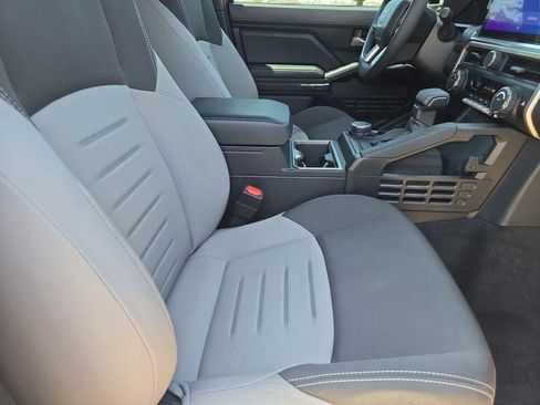 Used 2025 Toyota Tacoma TRD Sport AWD/4WD image 19