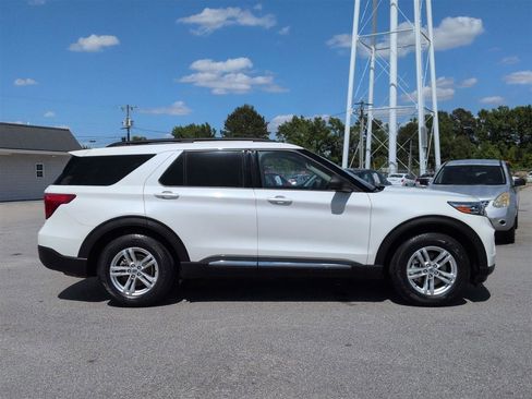 Used 2020 Ford Explorer XLT w/ Equipment Group 202A RWD image 2