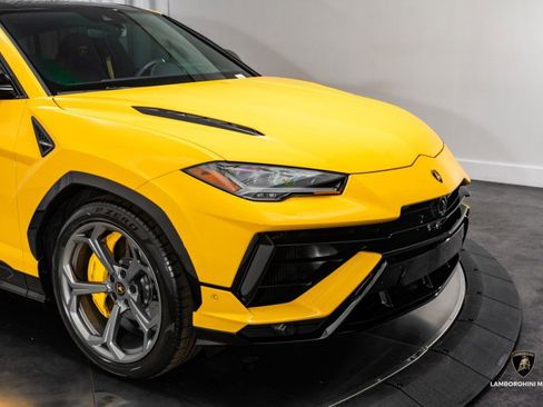 Used 2024 Lamborghini Urus S image 2