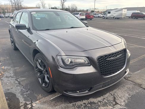 Used 2023 Chrysler 300 Touring w/ Sport Appearance Package image 2