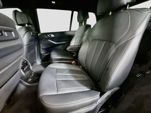 Used 2022 BMW X7 xDrive40i w/ M Sport Package AWD/4WD image 25