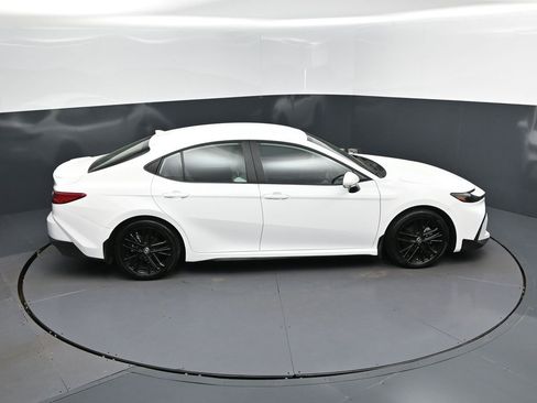 Used 2025 Toyota Camry SE w/ Convenience Package image 36