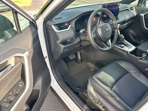 Used 2025 Toyota RAV4 XSE AWD/4WD image 9