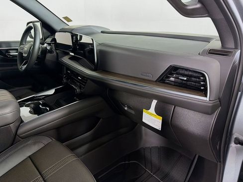 New 2026 Chevrolet Suburban High Country AWD/4WD image 32