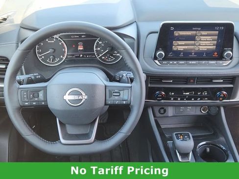 Certified 2025 Nissan Rogue SV image 26