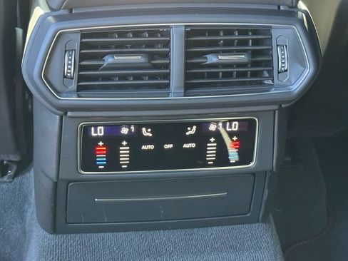 Used 2020 Lamborghini Urus Base image 16