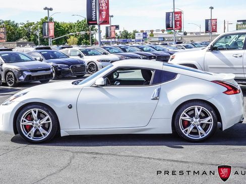 Used 2016 Nissan 370Z Coupe RWD image 9