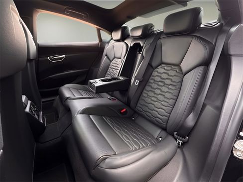 Used 2022 Audi e-tron GT Premium Plus w/ Performance Package image 23