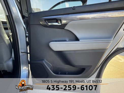 Used 2023 Toyota Highlander Limited image 32