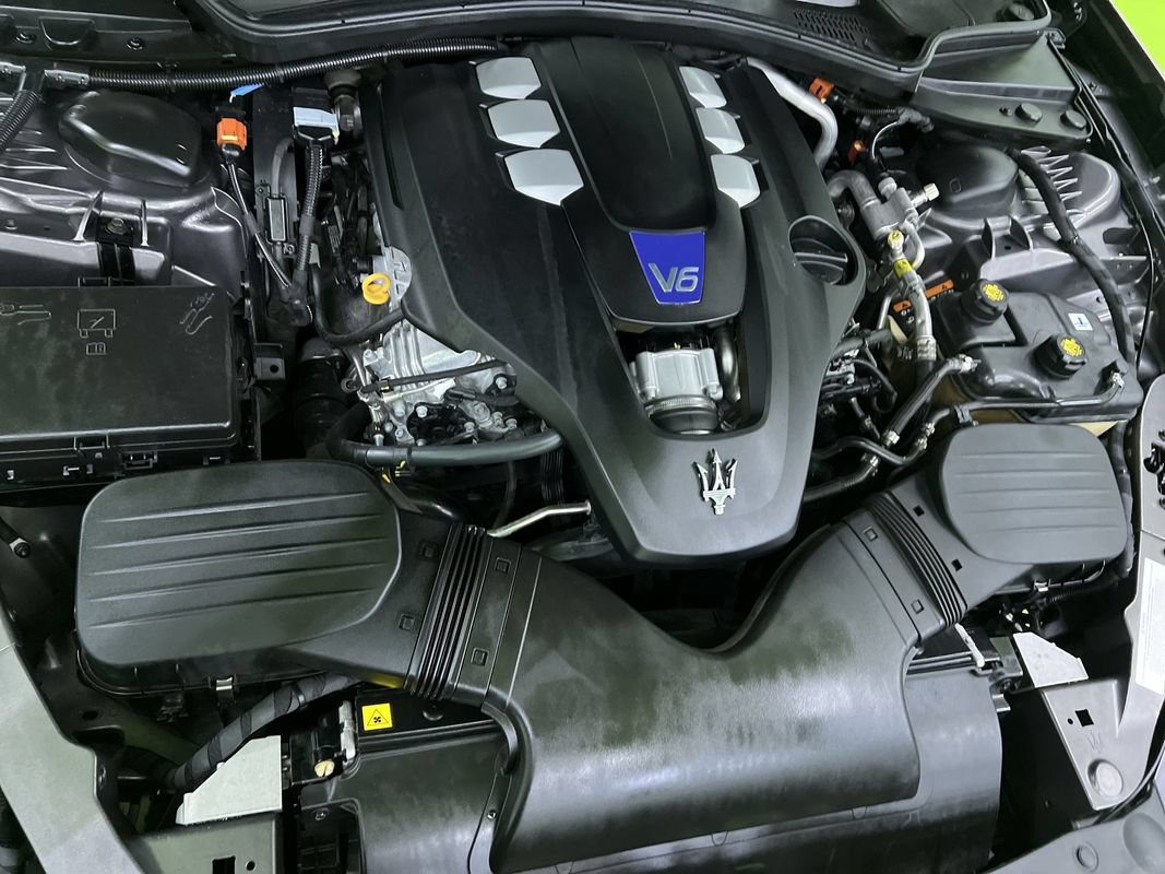 Used 2021 Maserati Ghibli S RWD image 32