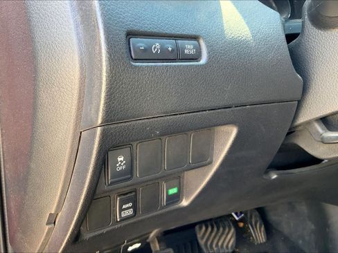 Used 2018 Nissan Rogue Sport S w/ S Appearance Package AWD/4WD image 35
