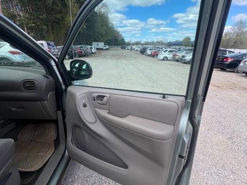 Used 2003 Dodge Caravan Sport FWD image 20
