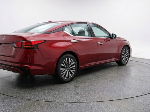 Used 2025 Nissan Altima 2.5 SV image 9