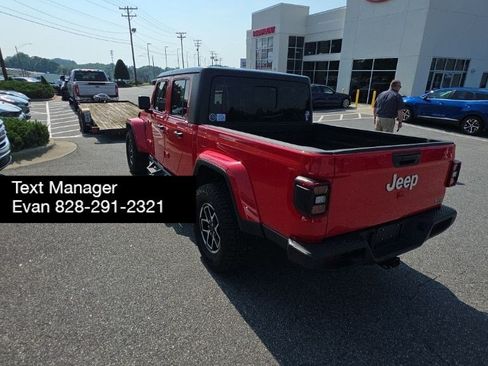 Used 2023 Jeep Gladiator Overland w/ LED Lighting Group AWD/4WD image 10