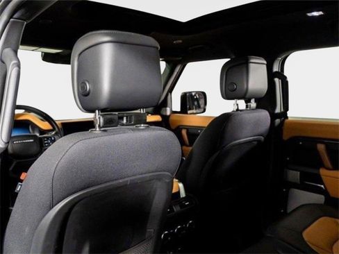 Used 2023 Land Rover Defender 130 X AWD/4WD image 33