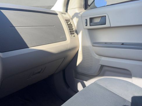 Used 2010 Ford Escape XLS FWD image 32
