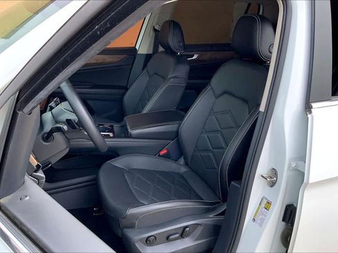 Used 2024 Volkswagen Atlas SE FWD image 8