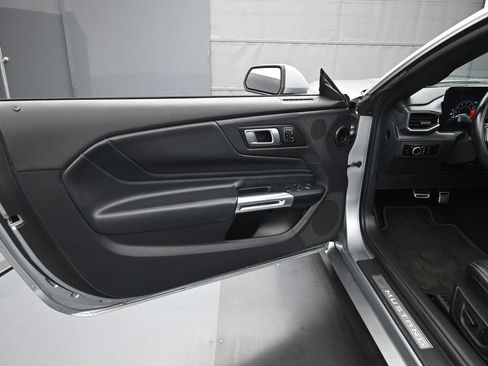 Used 2024 Ford Mustang Premium image 10