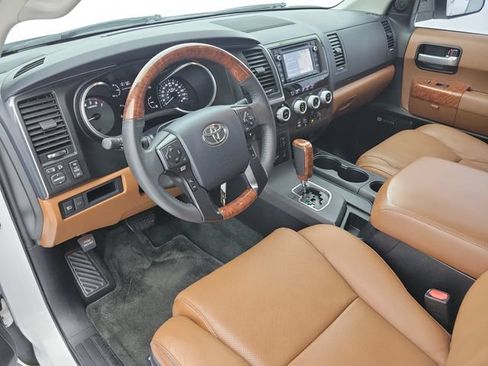 Used 2018 Toyota Sequoia Platinum RWD image 18
