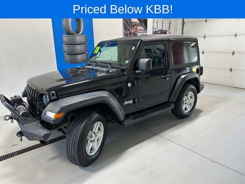 Used 2018 Jeep Wrangler Sport AWD/4WD image 3