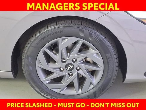 Certified 2024 Hyundai Elantra SEL image 9