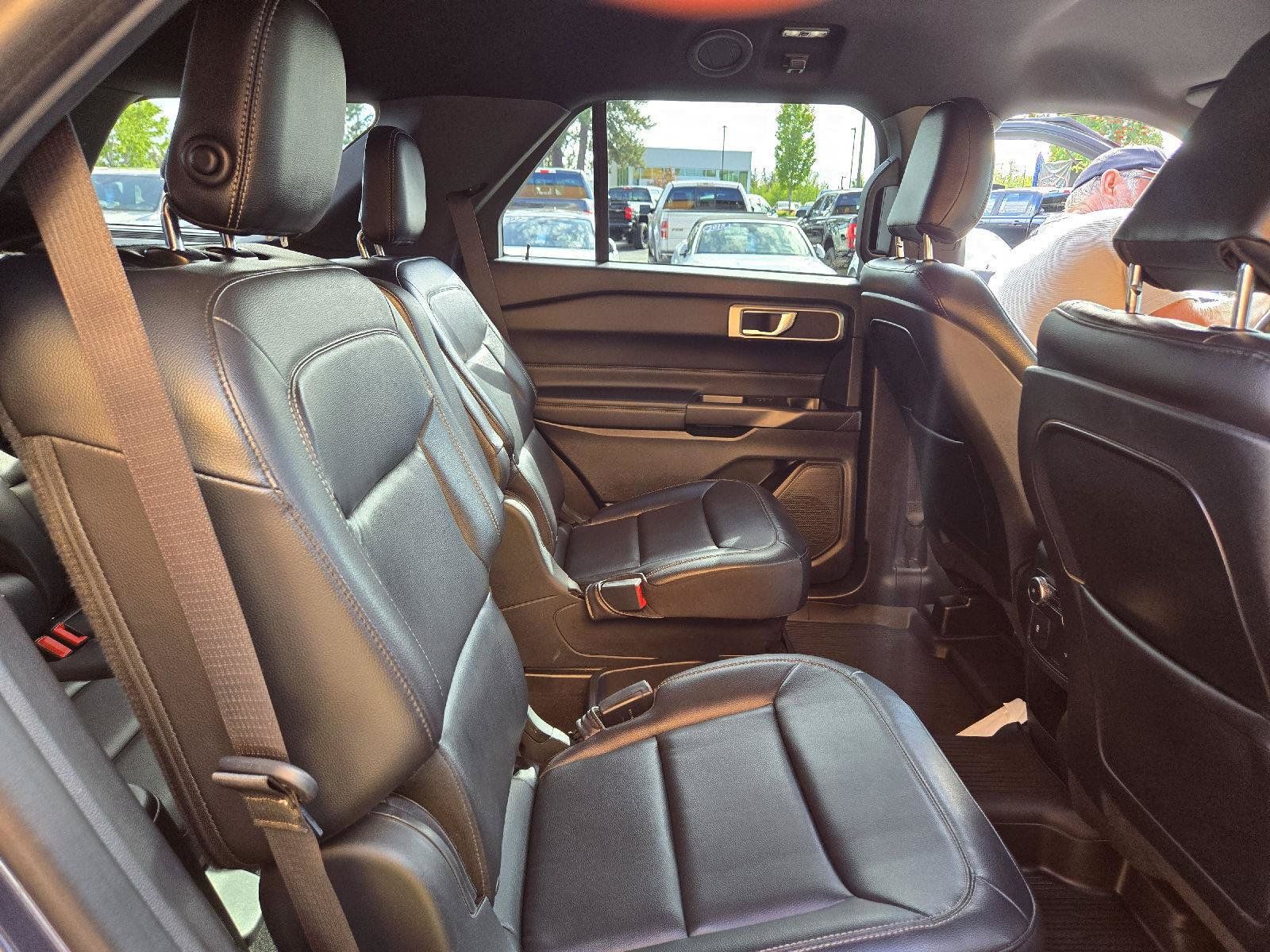 Used 2020 Ford Explorer XLT w/ Equipment Group 202A AWD/4WD image 13