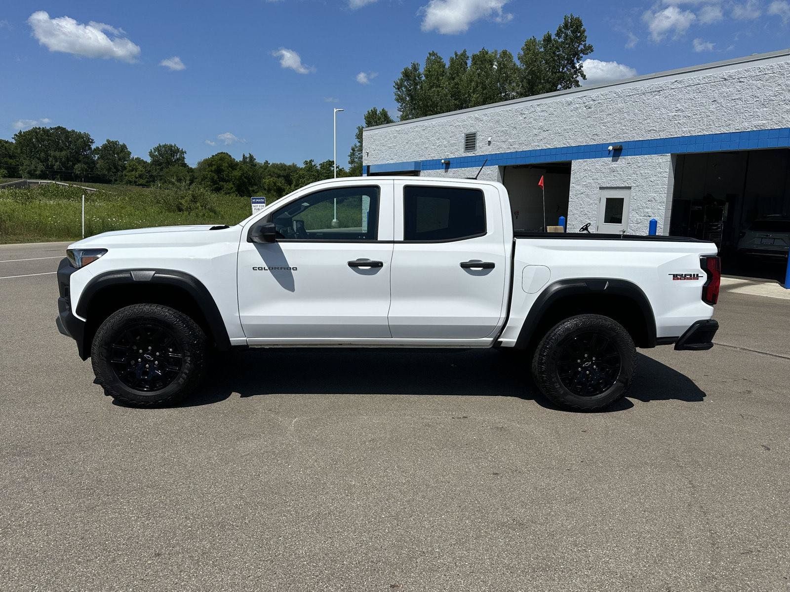 Certified 2024 Chevrolet Colorado Trail Boss w/ Advanced Trailering Package AWD/4WD image 2