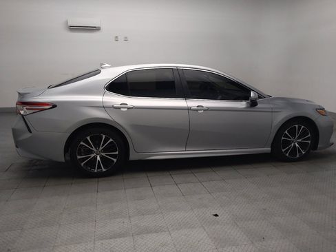 Used 2020 Toyota Camry SE FWD image 10