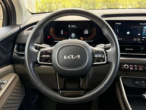 Used 2026 Kia Carnival FWD image 30