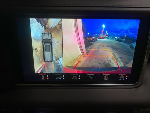 Used 2024 GMC Yukon Denali w/ Denali Reserve Package image 15