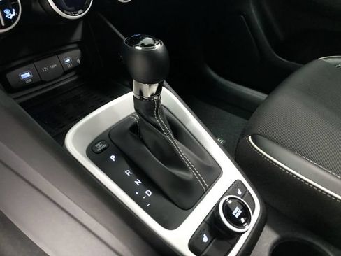 Used 2023 Hyundai Venue Limited FWD image 25