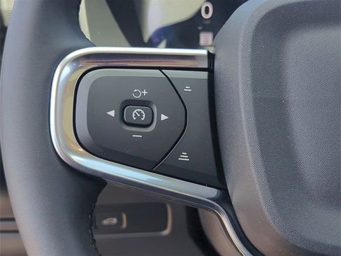 New 2025 Volvo XC40 B5 Core w/ Protection Package Premier image 23