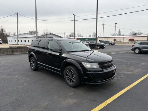 Used 2018 Dodge Journey SE w/ Connectivity Group image 2