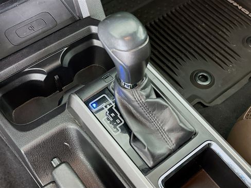 Used 2016 Toyota Tacoma Limited image 24