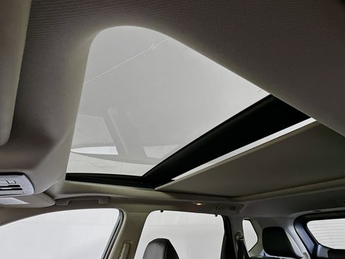 Used 2023 Nissan Rogue SL w/ SL Premium Package image 26