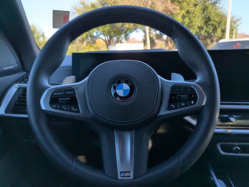 Certified 2025 BMW X7 xDrive40i w/ M Sport Package image 23